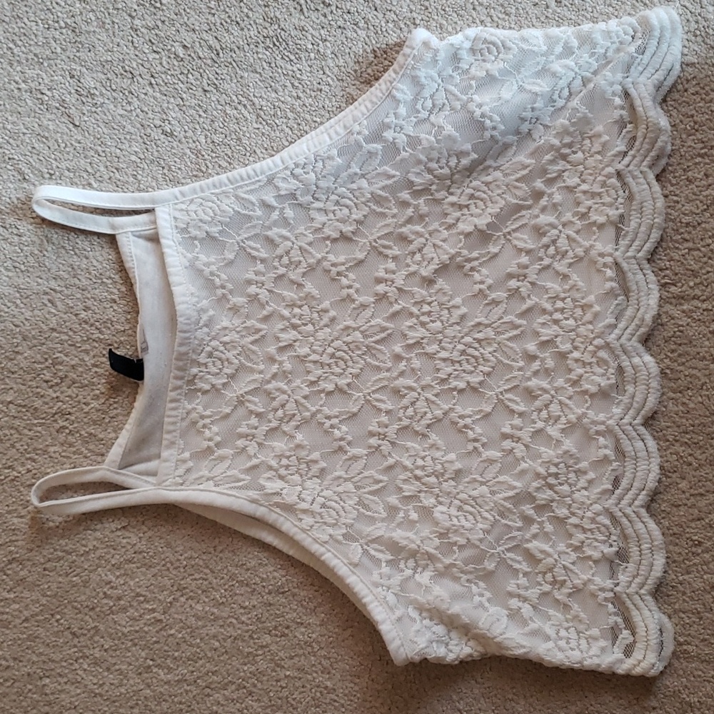 H&M Divided brand, white lace crop top with scalloped waist, size L